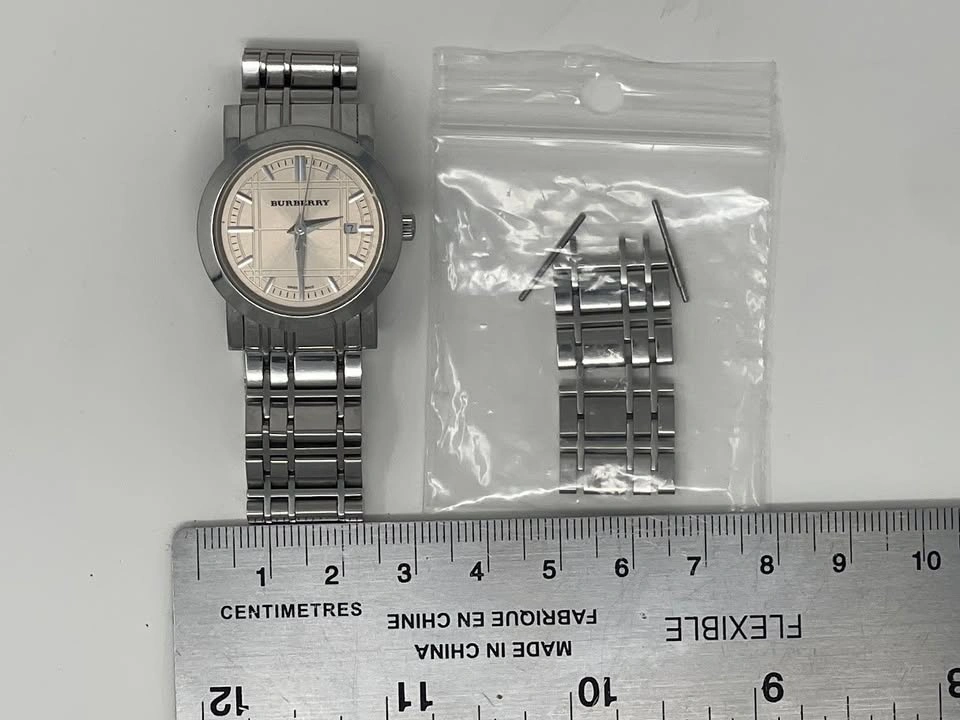 PRICED TO SELL Ladie's Swiss-Made Brand Name Watch New Battery - photo 3