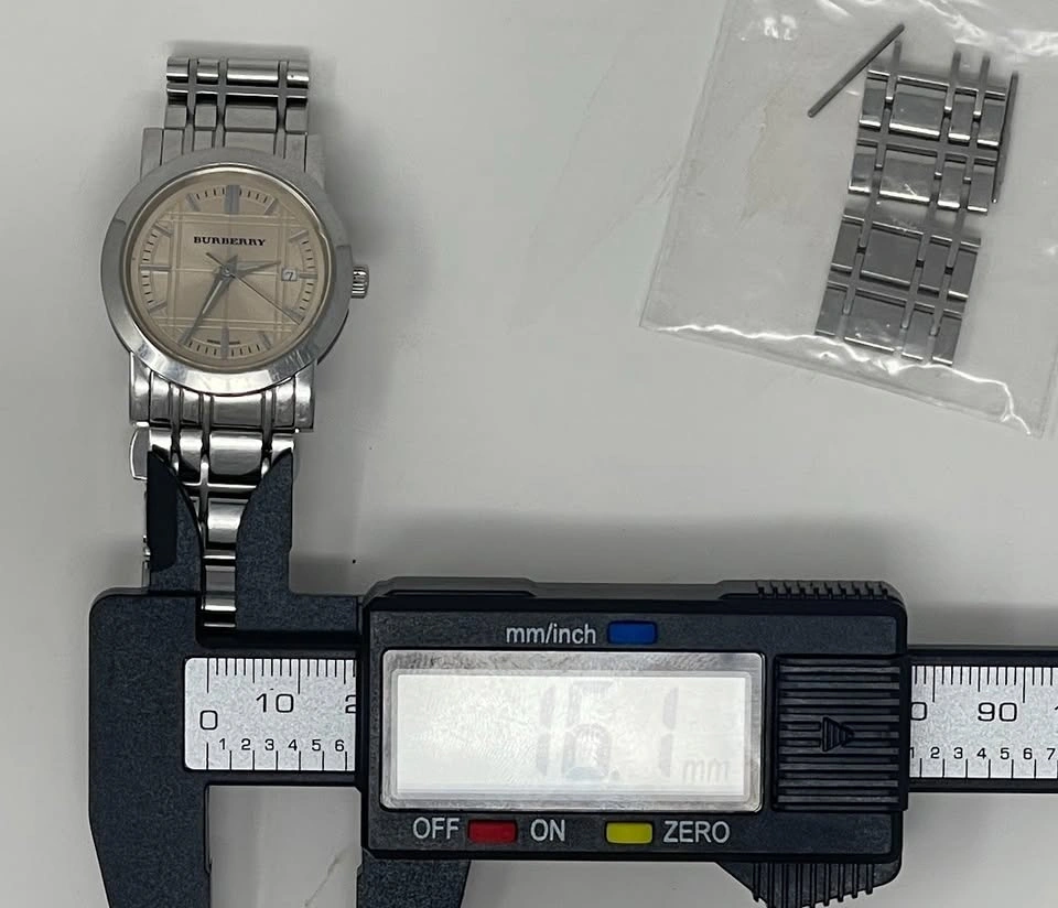 PRICED TO SELL Ladie's Swiss-Made Brand Name Watch New Battery - photo 5