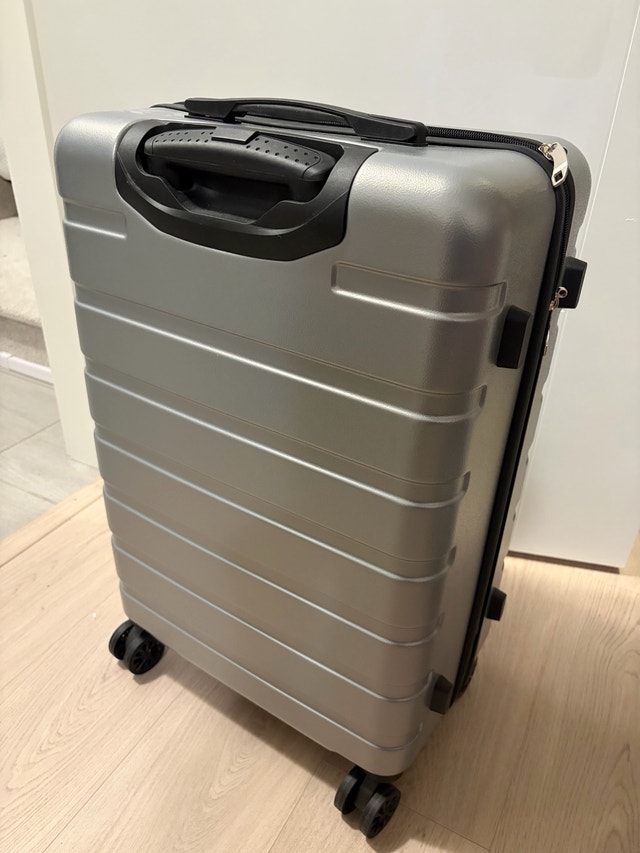 Hardshell Suitcase (24”) with USB & TSA Lock - photo 2