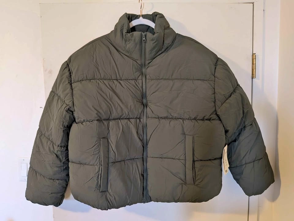 New Women's (L) Puffer Jacket