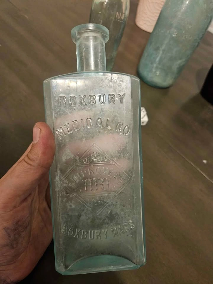 Antique Medicinal bottle - photo 2