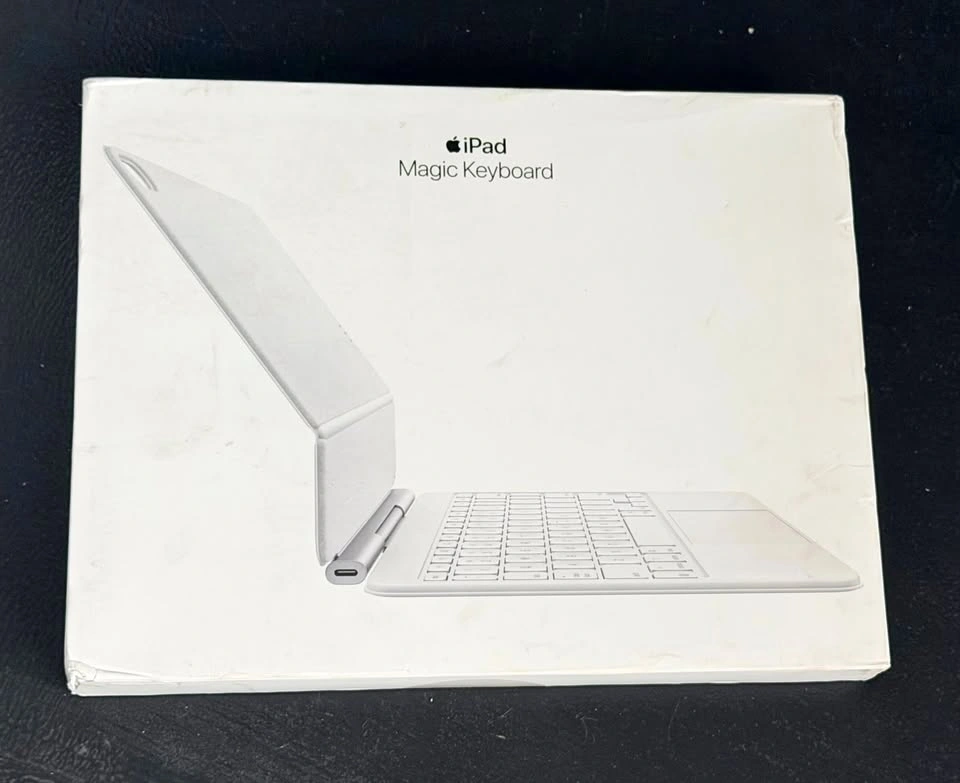 Apple 11-Inch iPad Air Magic Keyboard Case