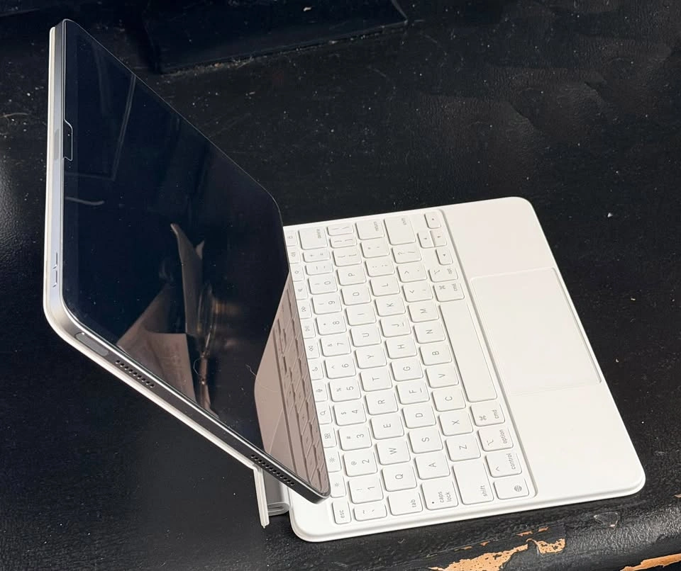 Apple 11-Inch iPad Air Magic Keyboard Case - photo 4