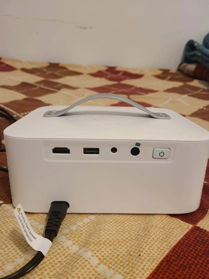 Lisowood Smart Projector 4K WiFi 6 Bluetooth 5.2 Auto Focus - photo 2