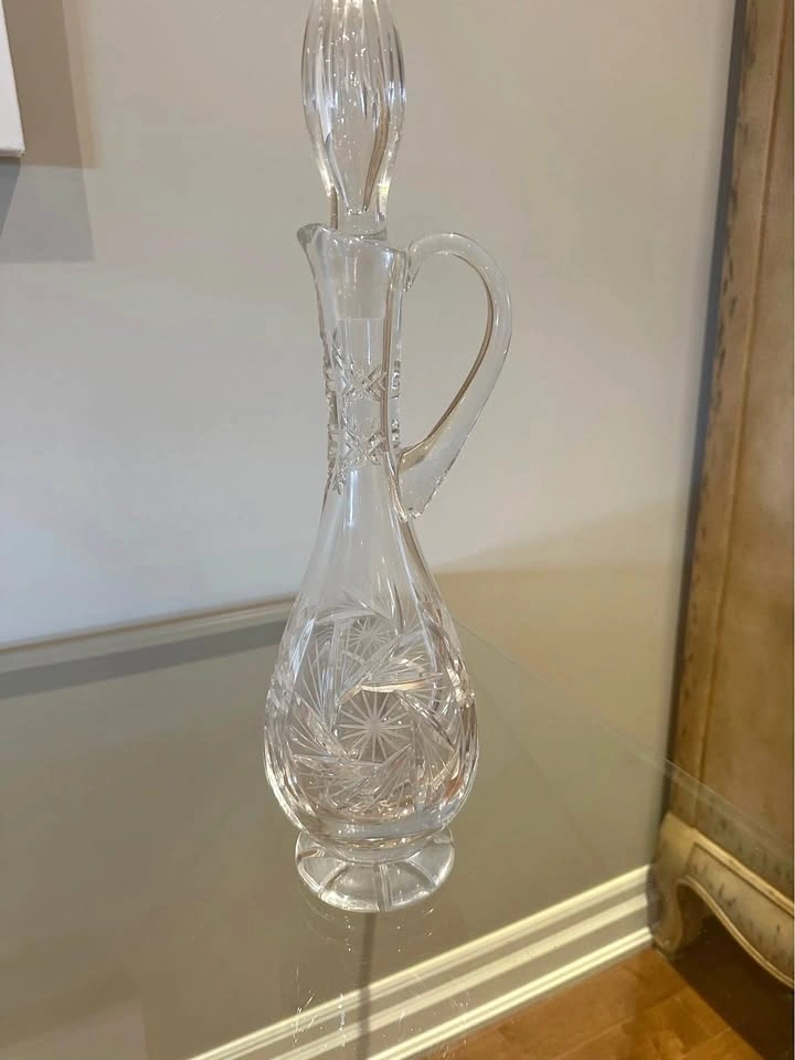 Elegant Cut Crystal Decanter with Stopper