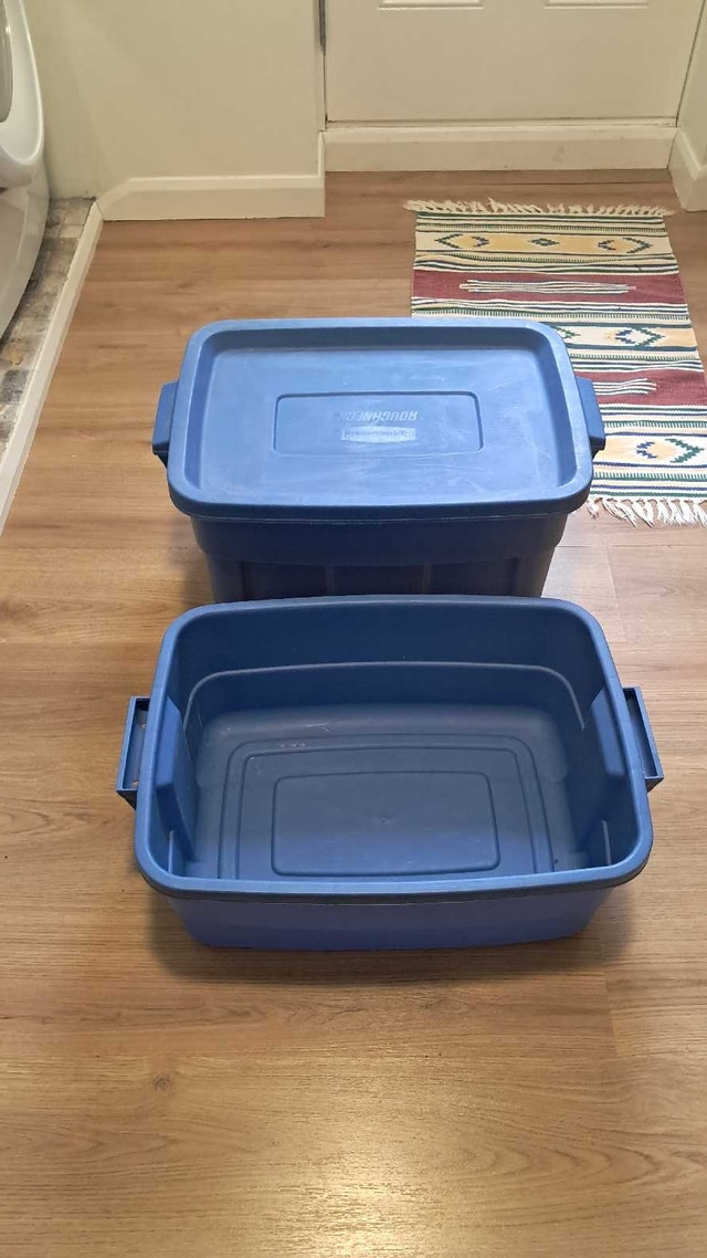 Rubbermaid Storage Bins. Two sizes. - photo 2