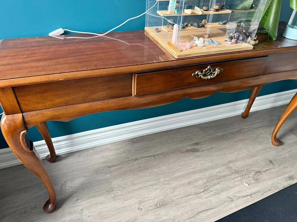 Antique Wood Console Table – Elegant Vintage Piece