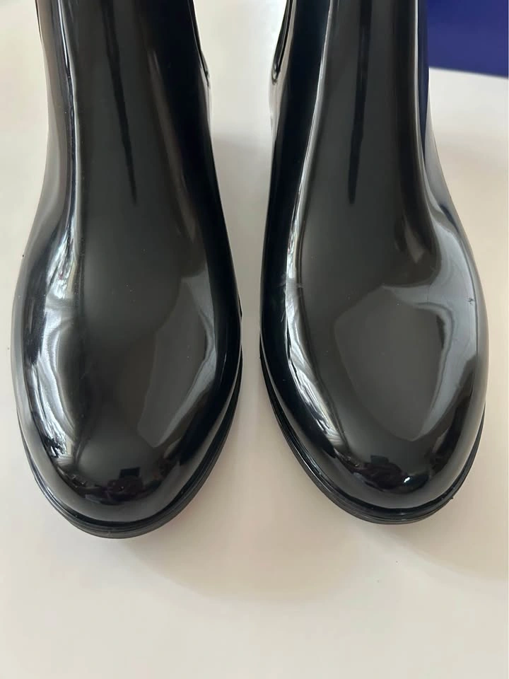 Ladies Black Patent Chelsea Rain Boots Size 8 Markham