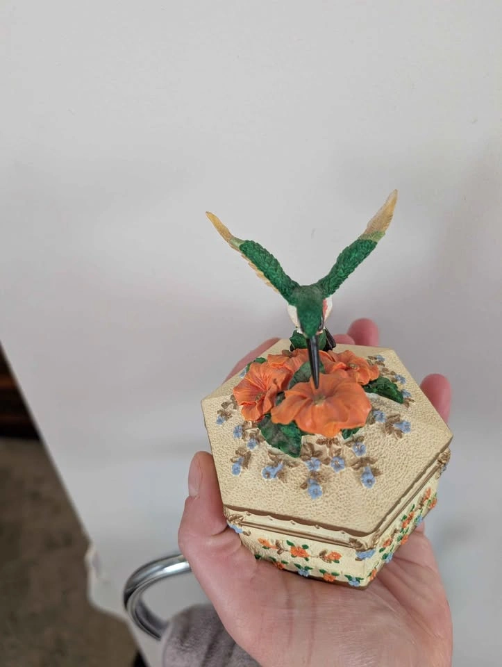 Hummingbird and Floral Musical Trinket Box - photo 2
