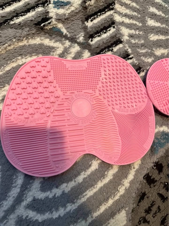 Makeup Brushes cleaner