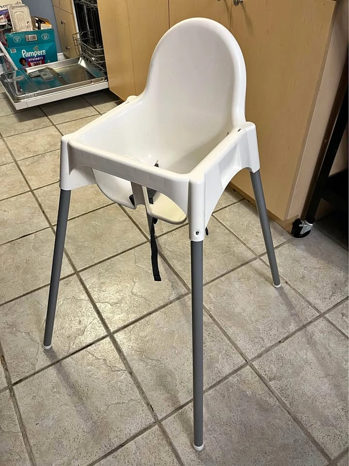 IKEA baby high chair / chaise haute bébé