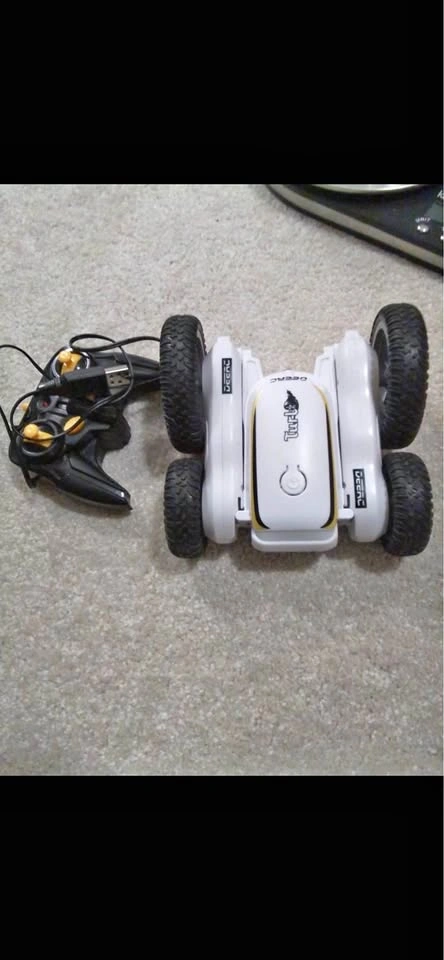 DEERC Turbo RC Stunt Car with Remote