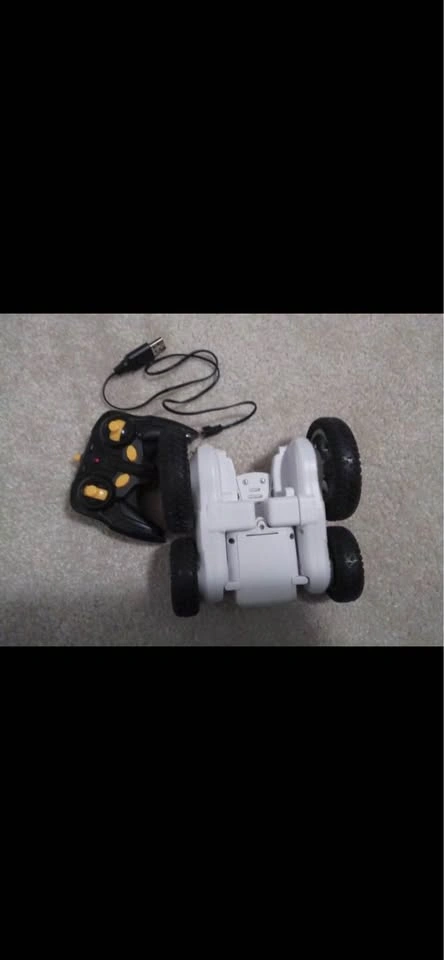DEERC Turbo RC Stunt Car with Remote - photo 3