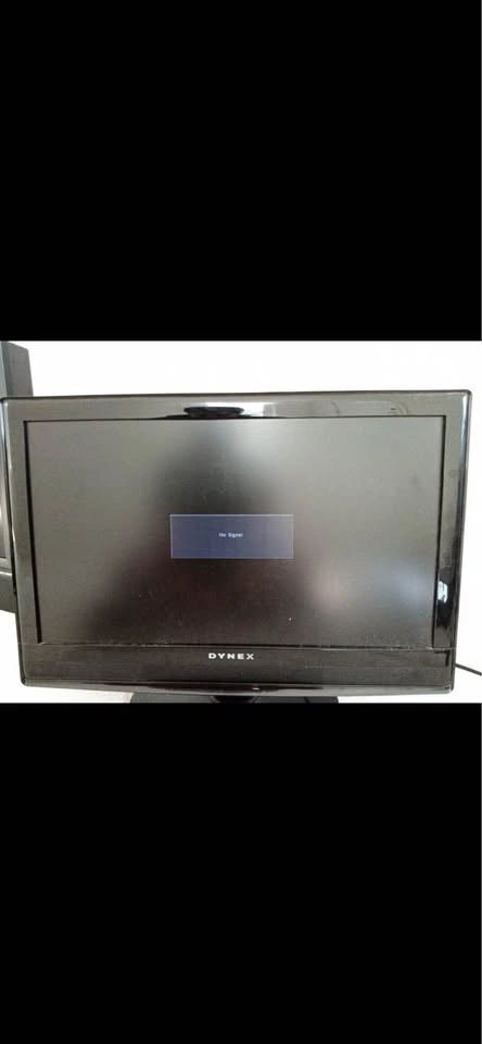 Dynex 24 inch LCD TV - photo 3