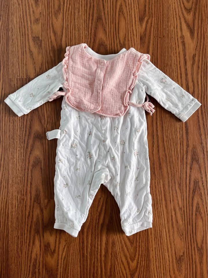 Baby Onesie clothes with Pink Bib - photo 2