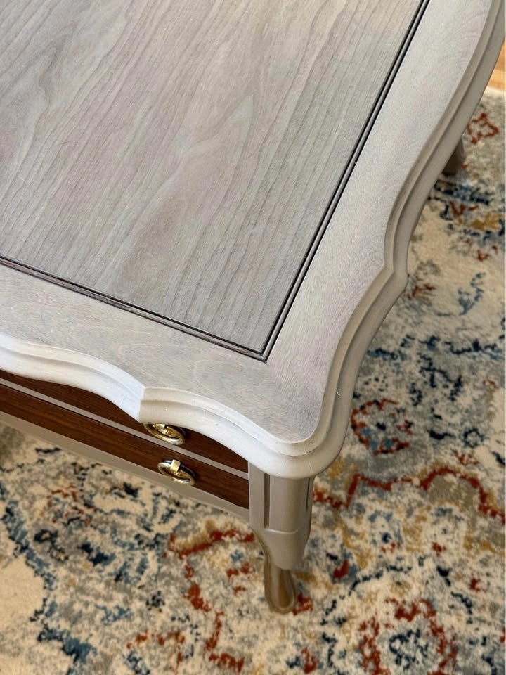 Pair of Vintage French Provincial Nightstands - photo 3