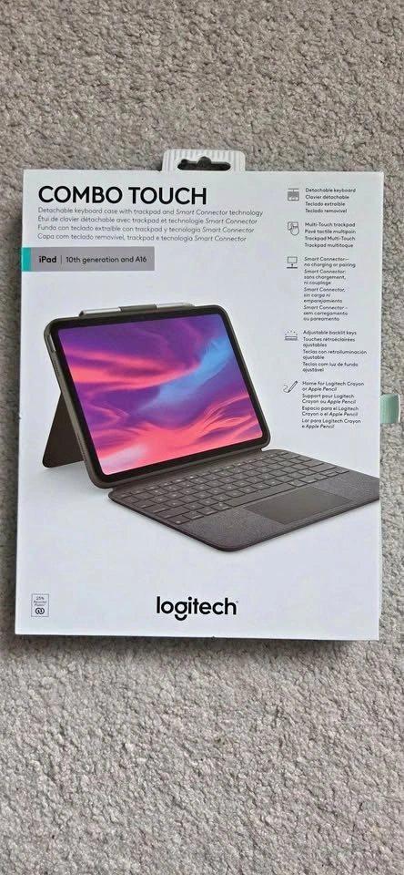 iPad A16/10th gen Logitech Combo Touch Case