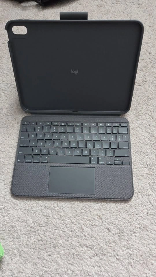 iPad A16/10th gen Logitech Combo Touch Case - photo 4