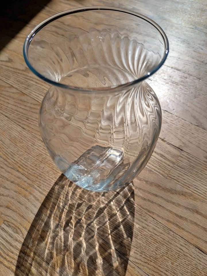 Glass vase with ribbed design