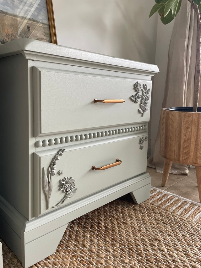 Refinished Set of Nightstands- Gorgeous Details - photo 2
