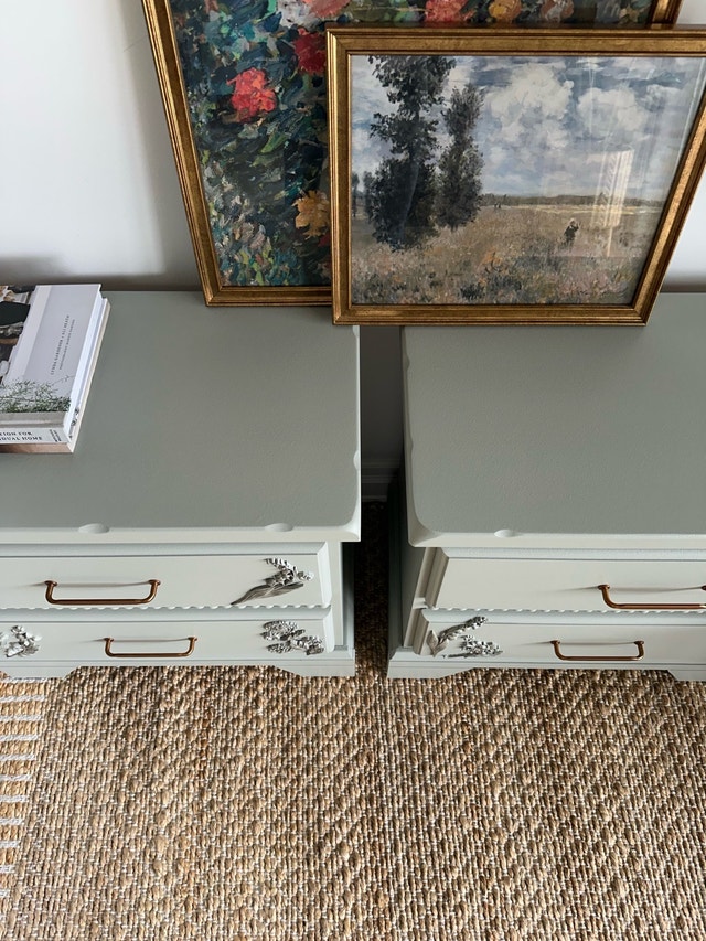Refinished Set of Nightstands- Gorgeous Details - photo 4
