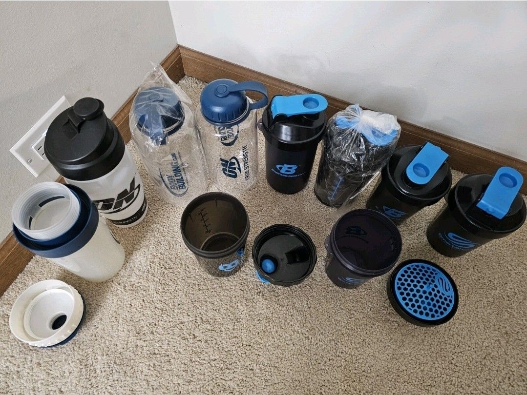 21 Shaker Bottles, 2 Water Bottles & 1 Coffee Mug - photo 4