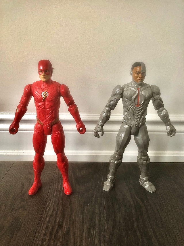 DC COMICS 12” ACTION FIGURES: CYBORG AND THE FLASH