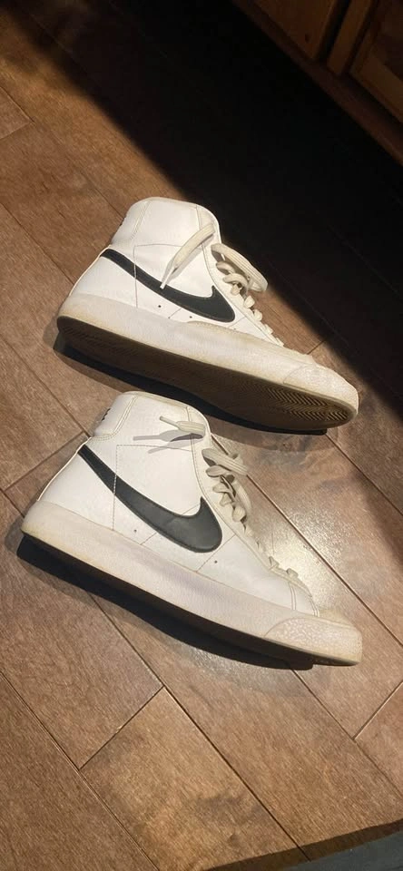 Nike Blazers Youth Size 6.5 - photo 2