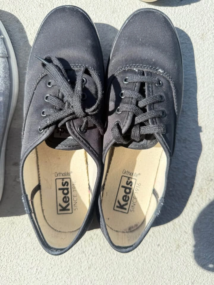 Assortment of Women’s Shoes Size 6 - photo 2