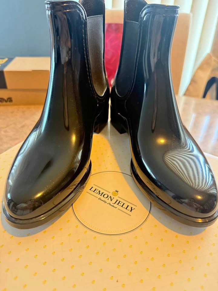Lemon Jelly rain boots size 5.5