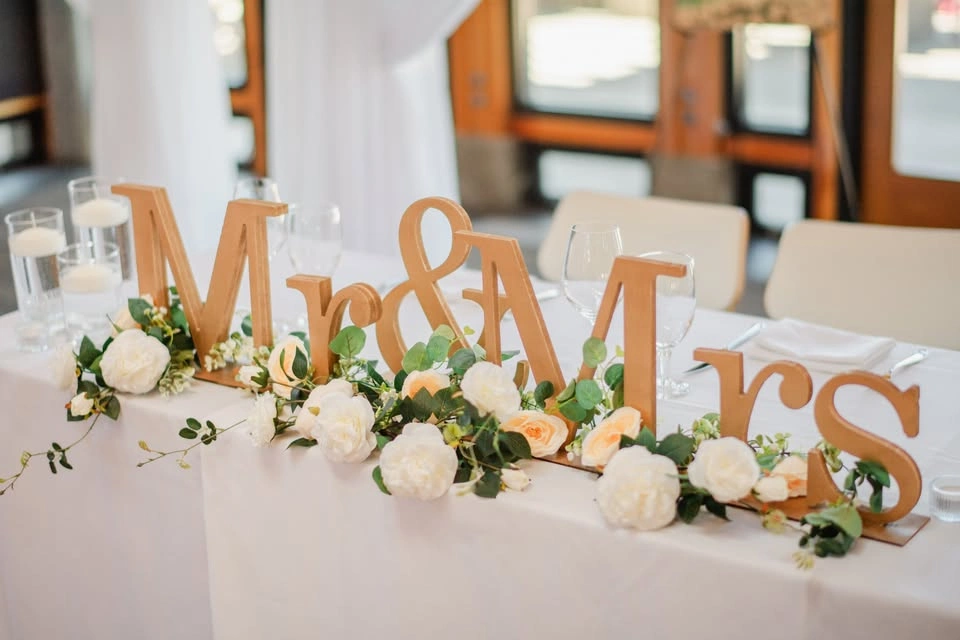 Wooden Mr & Mrs. Sign