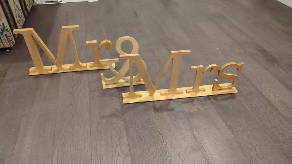 Wooden Mr & Mrs. Sign - photo 2