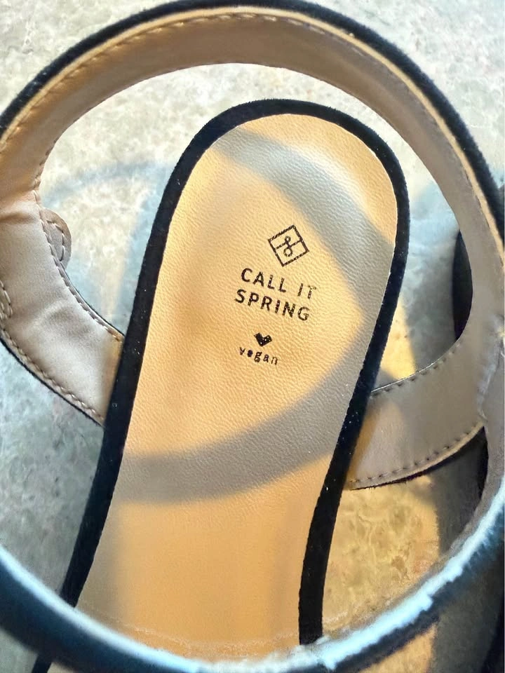 Call it Spring - Black Sandals Size 6 - photo 2