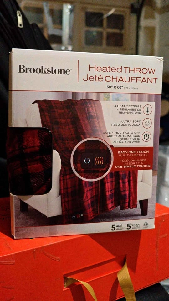 Brookstone Heated Throw - 50" x 60" (Red) - photo 3