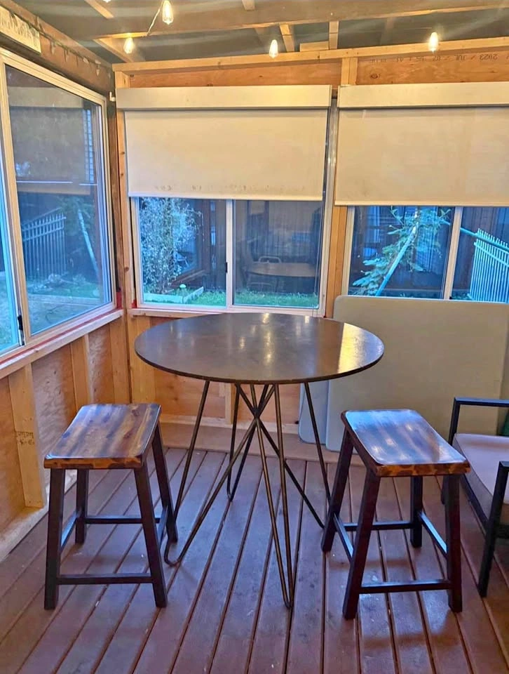 High Dinning table