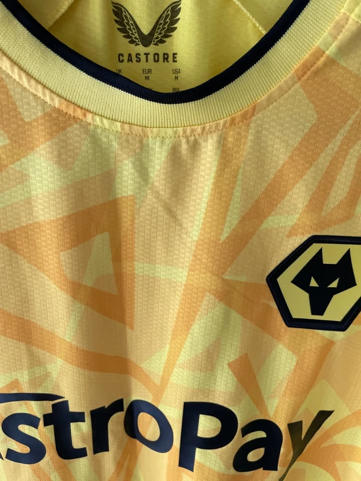 2023-24 Castore Wolverhampton Pro Goalkeeper Jersey Size M - photo 2