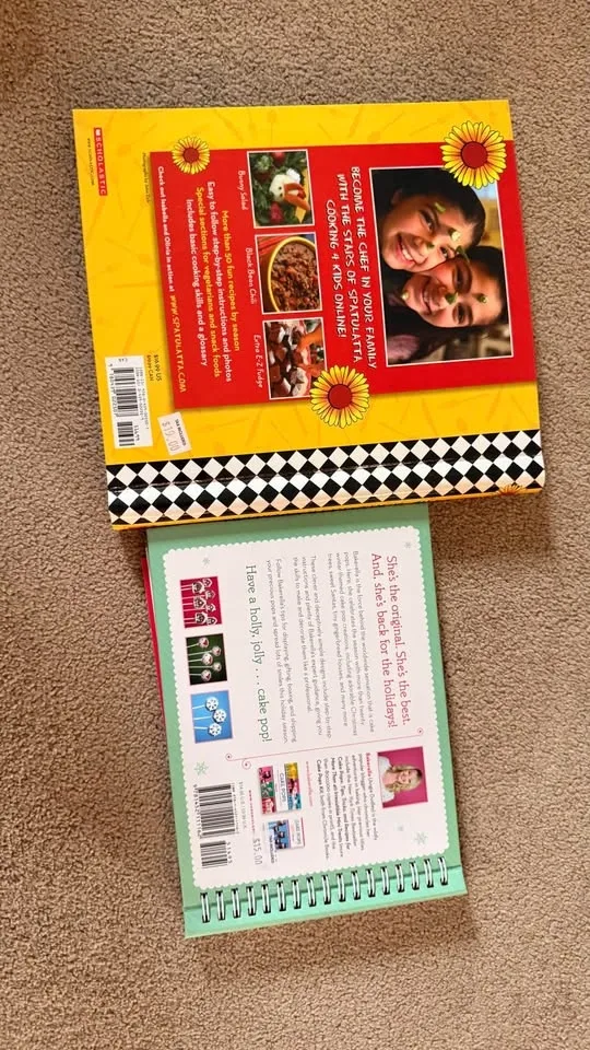 The Spatulatta Cookbook & Cake Pops Holidays by Bakerella - photo 2