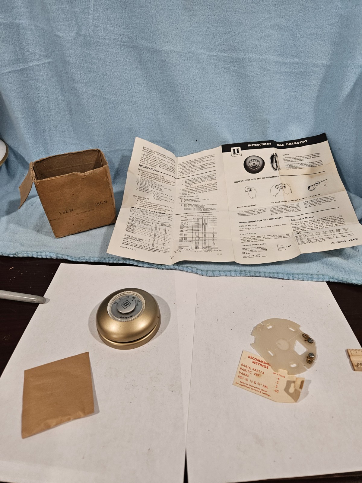 Gold Colored Vintage Working Honeywell Thermostat - photo 2