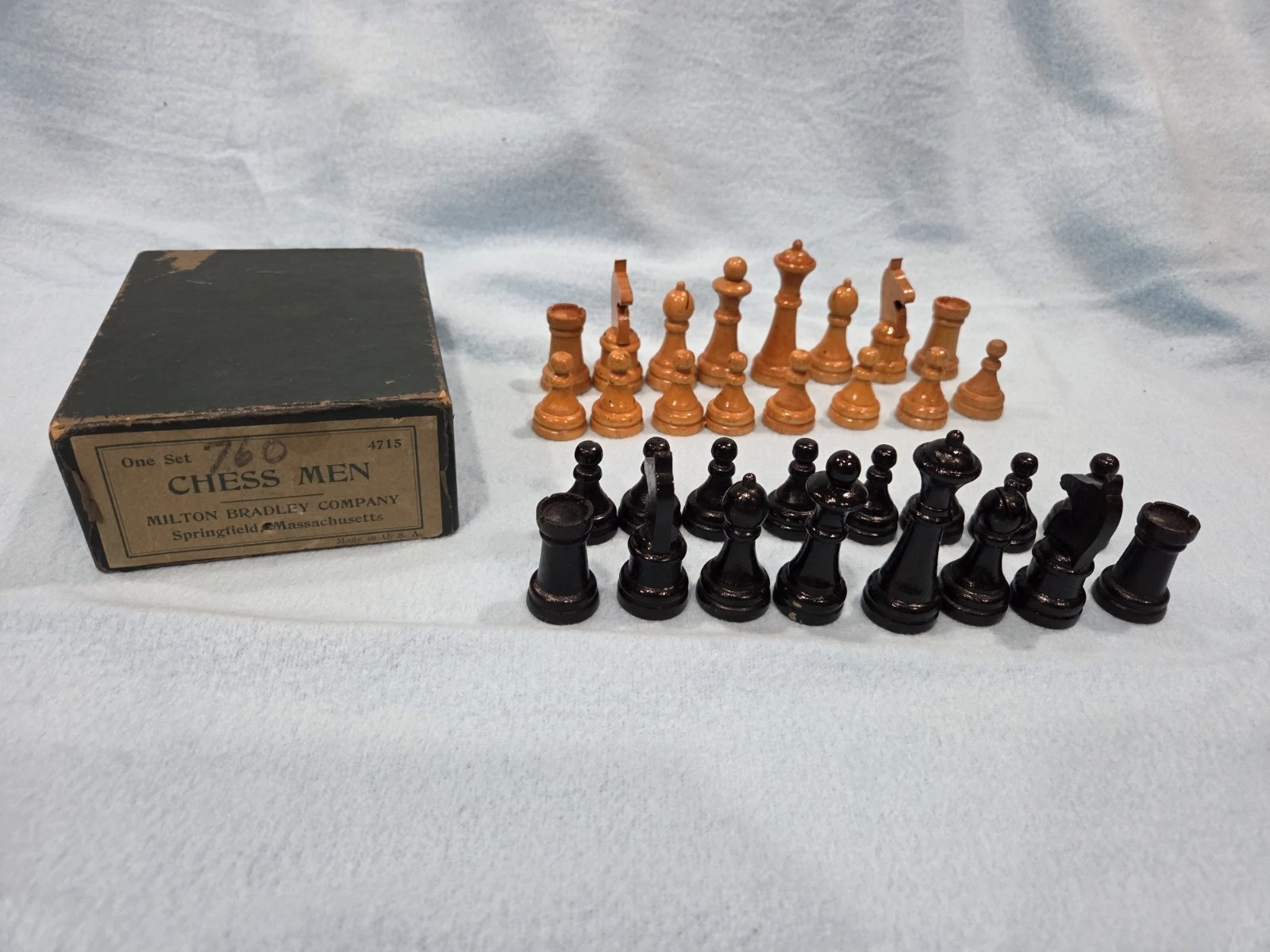 VTG CHESS MEN #4715 MILTON BRADLEY WOOD 1940s - photo 2