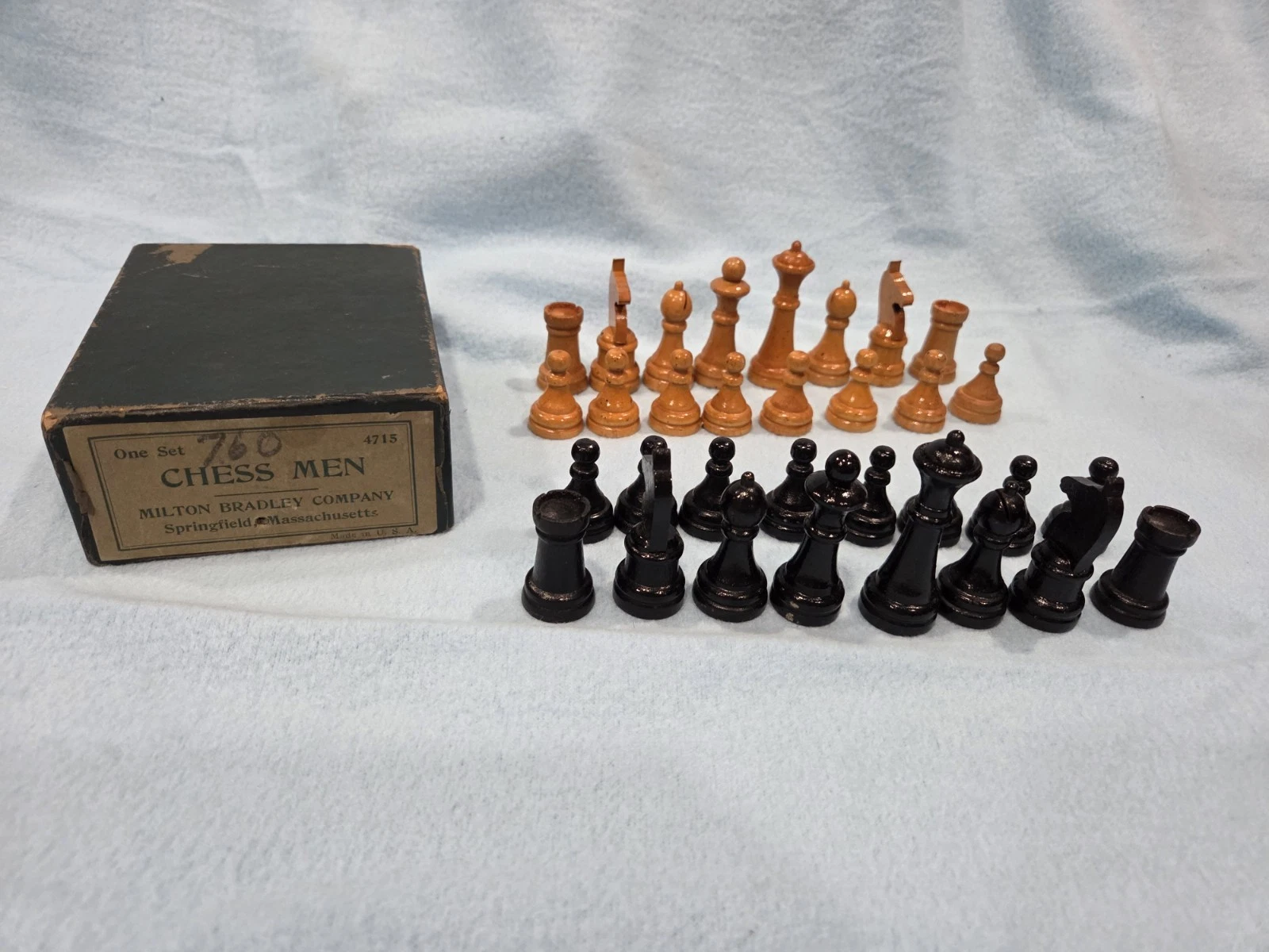 VTG CHESS MEN #4715 MILTON BRADLEY WOOD 1940s - photo 3