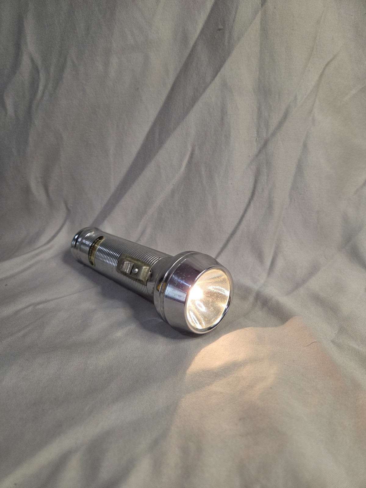 Vintage Rayovac Sportsman "MAGNET LIGHT" Flashlight