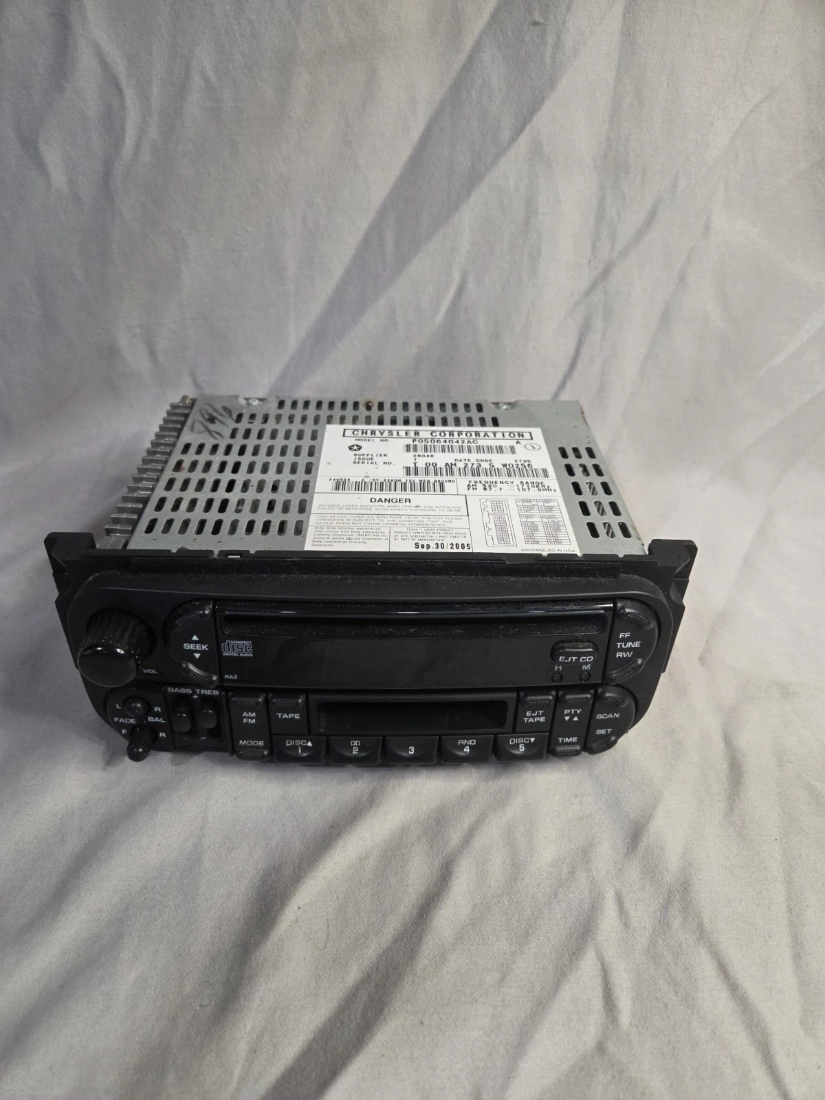 P05064042AC Chrysler OEM Radio Japan Made Original Core Untested - photo 2