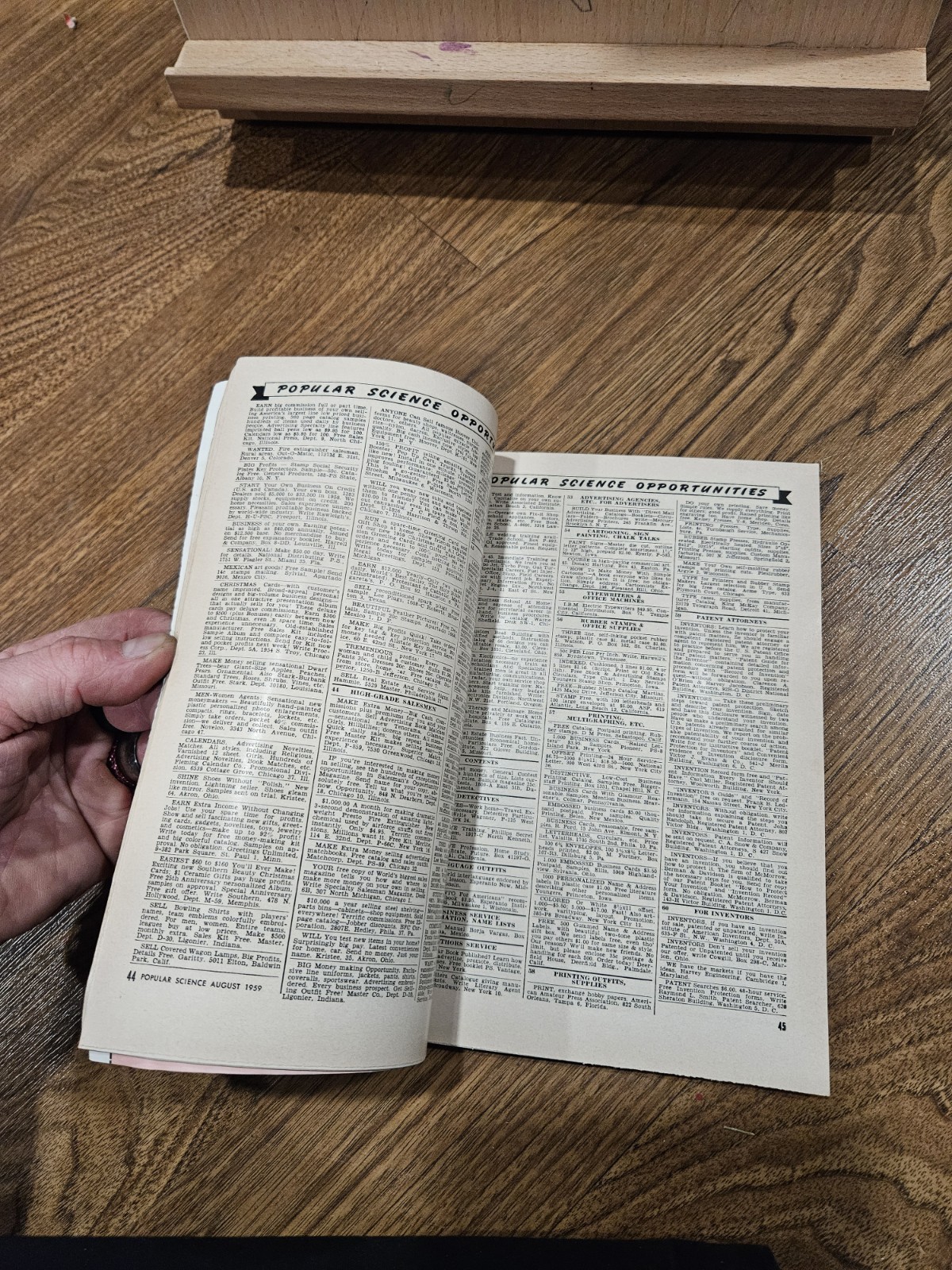 Popular Science Magazine August 1959 - Philco Portable TV - photo 5