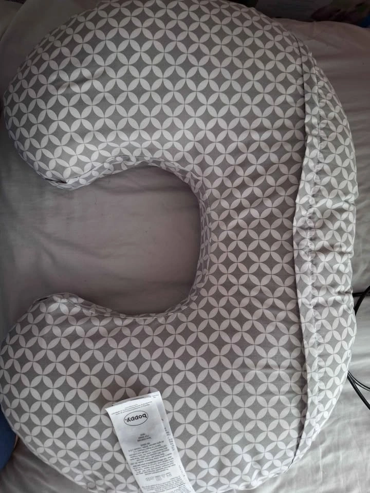 Maternity pillow with removable cover - photo 2
