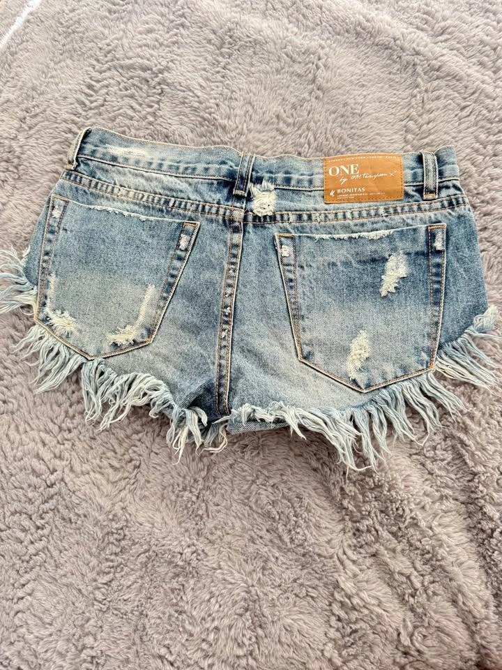 High rise Jean Shorts : Levi's & Aritzia - photo 2