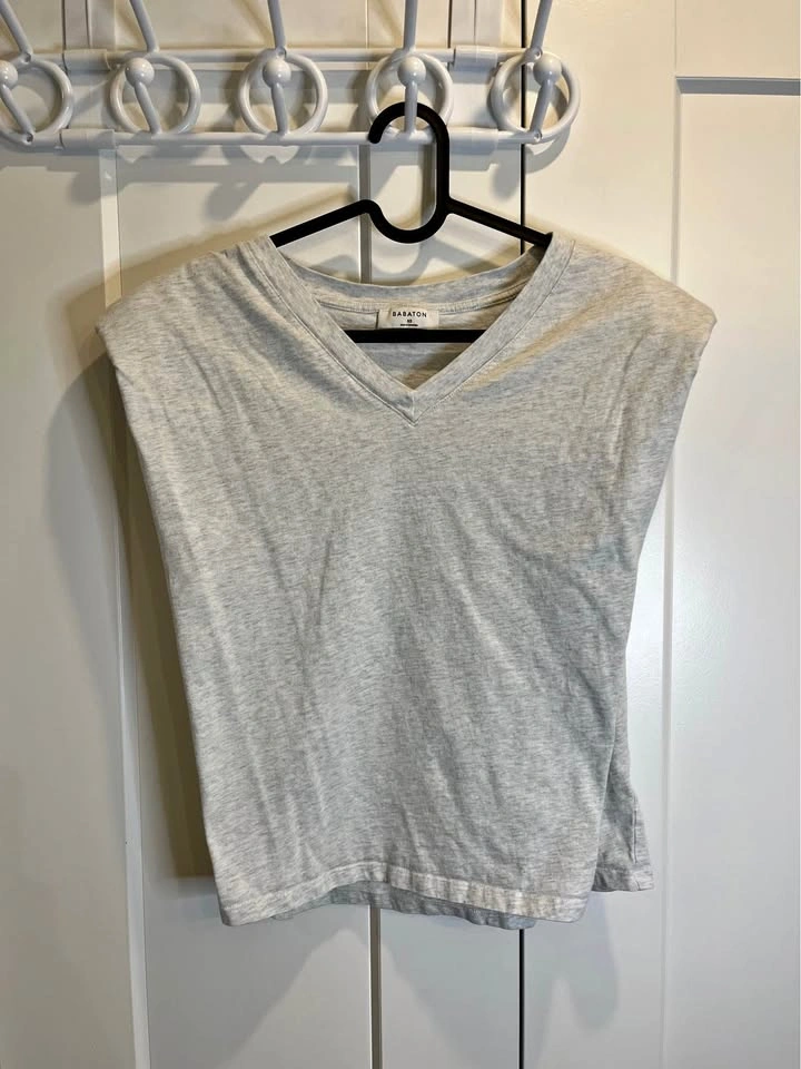 BABATON Light Gray V-Neck Muscle Crop-Top Tee - Size XS