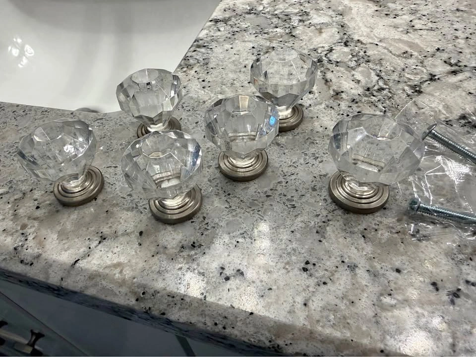 Crystal cabinet pulls