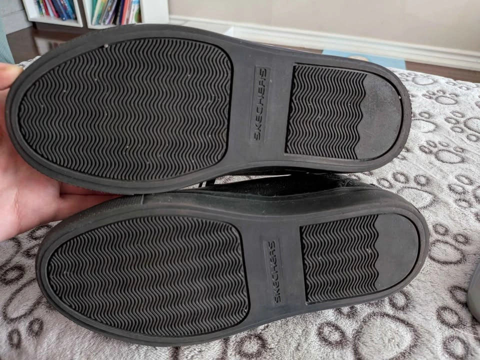 Black Sketchers - child size 2 - photo 2