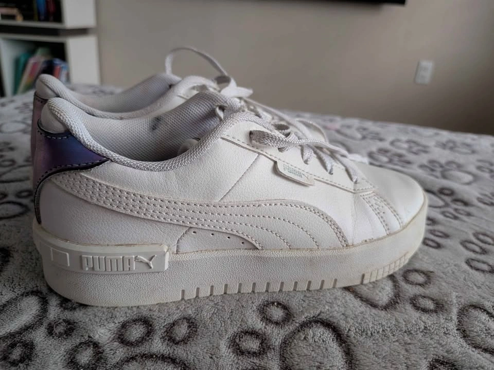 Girls Puma Shoes size 2.5 - photo 2