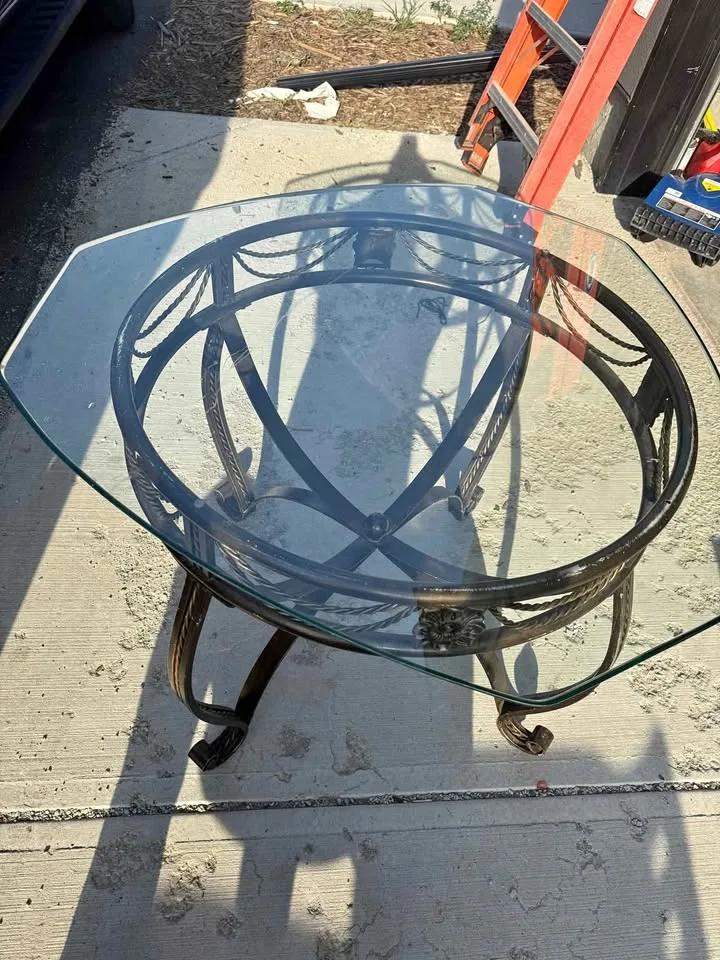 Glass table thumbnail
